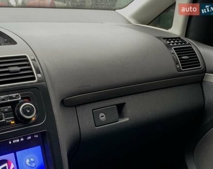 Черный Фольксваген Туран, объемом двигателя 2 л и пробегом 283 тыс. км за 12555 $, фото 52 на Automoto.ua