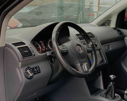 Черный Фольксваген Туран, объемом двигателя 2 л и пробегом 283 тыс. км за 12555 $, фото 9 на Automoto.ua