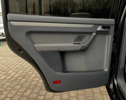 Черный Фольксваген Туран, объемом двигателя 2 л и пробегом 283 тыс. км за 12555 $, фото 11 на Automoto.ua