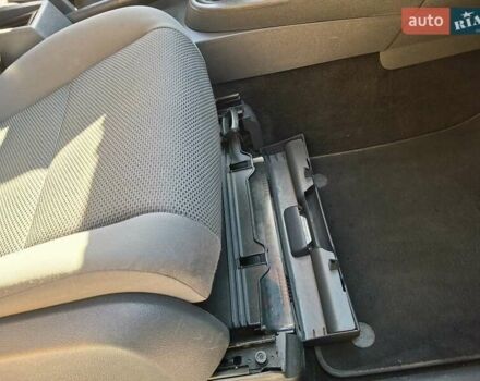 Черный Фольксваген Туран, объемом двигателя 1.6 л и пробегом 275 тыс. км за 9600 $, фото 57 на Automoto.ua