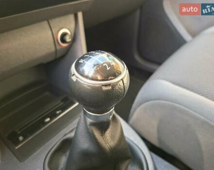 Черный Фольксваген Туран, объемом двигателя 1.6 л и пробегом 275 тыс. км за 9600 $, фото 76 на Automoto.ua