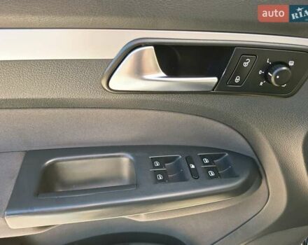 Черный Фольксваген Туран, объемом двигателя 1.6 л и пробегом 275 тыс. км за 9600 $, фото 25 на Automoto.ua