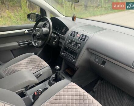 Чорний Фольксваген Туран, об'ємом двигуна 1.6 л та пробігом 254 тис. км за 10300 $, фото 16 на Automoto.ua