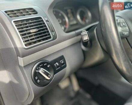 Черный Фольксваген Туран, объемом двигателя 1.97 л и пробегом 213 тыс. км за 11600 $, фото 1 на Automoto.ua