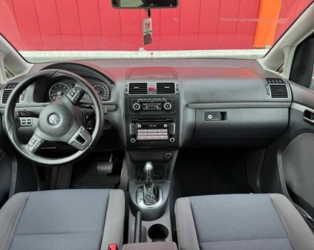 Черный Фольксваген Туран, объемом двигателя 1 л и пробегом 224 тыс. км за 9100 $, фото 4 на Automoto.ua