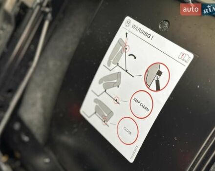 Черный Фольксваген Туран, объемом двигателя 2 л и пробегом 200 тыс. км за 11850 $, фото 57 на Automoto.ua