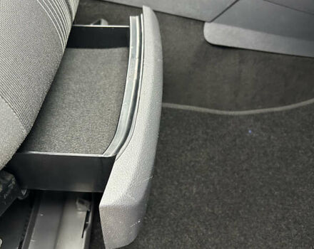 Чорний Фольксваген Туран, об'ємом двигуна 2 л та пробігом 262 тис. км за 12250 $, фото 79 на Automoto.ua