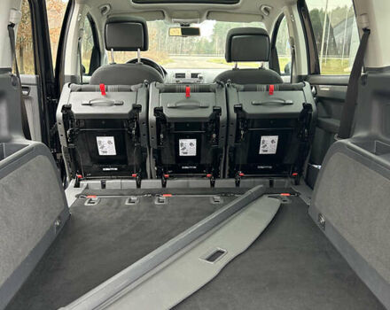 Чорний Фольксваген Туран, об'ємом двигуна 2 л та пробігом 262 тис. км за 12250 $, фото 51 на Automoto.ua