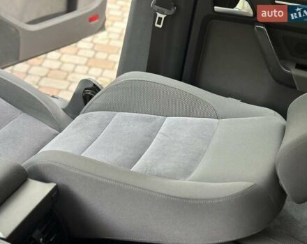 Черный Фольксваген Туран, объемом двигателя 2 л и пробегом 200 тыс. км за 11850 $, фото 17 на Automoto.ua