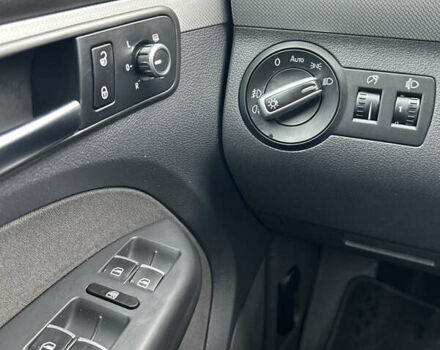 Чорний Фольксваген Туран, об'ємом двигуна 2 л та пробігом 262 тис. км за 12250 $, фото 82 на Automoto.ua