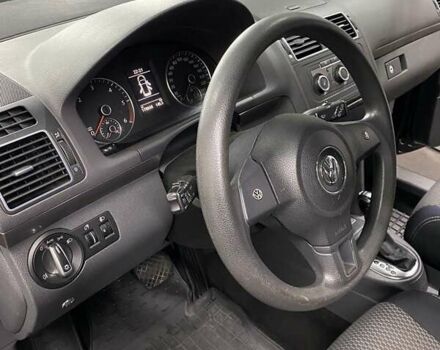 Черный Фольксваген Туран, объемом двигателя 1.6 л и пробегом 174 тыс. км за 13000 $, фото 16 на Automoto.ua