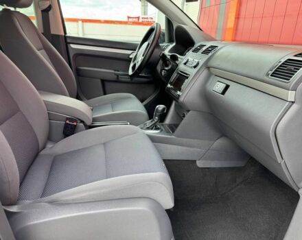 Черный Фольксваген Туран, объемом двигателя 1 л и пробегом 224 тыс. км за 9100 $, фото 5 на Automoto.ua