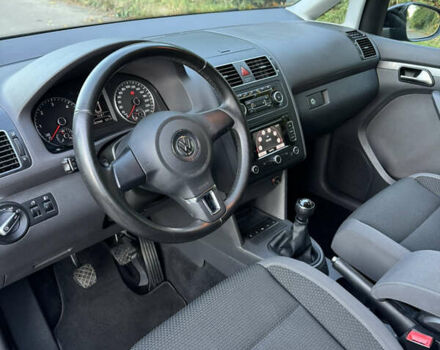 Черный Фольксваген Туран, объемом двигателя 1.6 л и пробегом 162 тыс. км за 11850 $, фото 53 на Automoto.ua