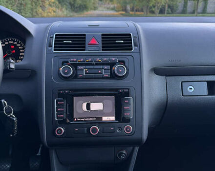 Черный Фольксваген Туран, объемом двигателя 1.6 л и пробегом 162 тыс. км за 11850 $, фото 35 на Automoto.ua