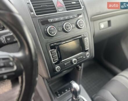 Черный Фольксваген Туран, объемом двигателя 1.97 л и пробегом 213 тыс. км за 11600 $, фото 5 на Automoto.ua