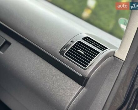 Черный Фольксваген Туран, объемом двигателя 2 л и пробегом 200 тыс. км за 12250 $, фото 62 на Automoto.ua