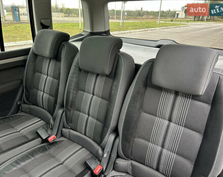 Чорний Фольксваген Туран, об'ємом двигуна 2 л та пробігом 262 тис. км за 12250 $, фото 78 на Automoto.ua