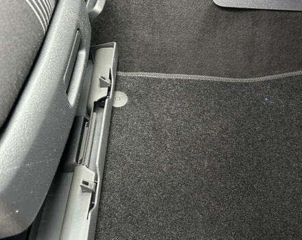 Чорний Фольксваген Туран, об'ємом двигуна 2 л та пробігом 262 тис. км за 12250 $, фото 80 на Automoto.ua