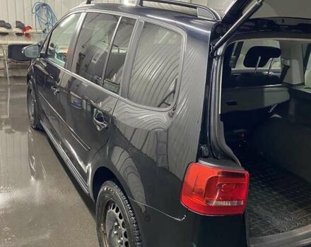 Черный Фольксваген Туран, объемом двигателя 1.6 л и пробегом 174 тыс. км за 13000 $, фото 15 на Automoto.ua