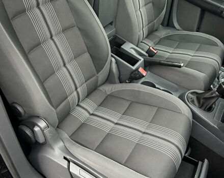 Чорний Фольксваген Туран, об'ємом двигуна 2 л та пробігом 262 тис. км за 12250 $, фото 69 на Automoto.ua