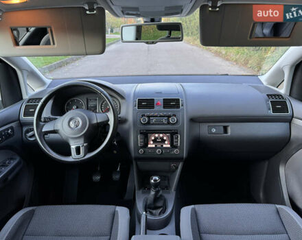 Черный Фольксваген Туран, объемом двигателя 1.6 л и пробегом 162 тыс. км за 11650 $, фото 44 на Automoto.ua