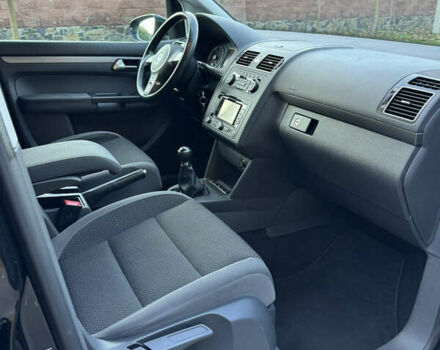 Черный Фольксваген Туран, объемом двигателя 1.6 л и пробегом 162 тыс. км за 11650 $, фото 59 на Automoto.ua