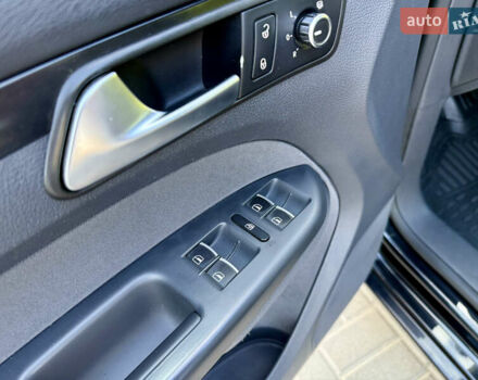 Черный Фольксваген Туран, объемом двигателя 0 л и пробегом 236 тыс. км за 10350 $, фото 20 на Automoto.ua