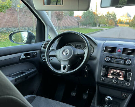 Черный Фольксваген Туран, объемом двигателя 1.6 л и пробегом 162 тыс. км за 11850 $, фото 46 на Automoto.ua