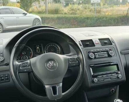 Черный Фольксваген Туран, объемом двигателя 1.97 л и пробегом 101 тыс. км за 12500 $, фото 2 на Automoto.ua