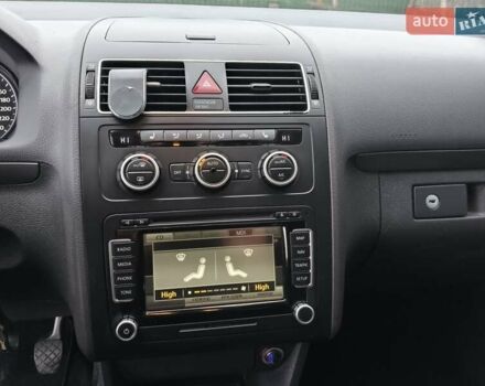 Чорний Фольксваген Туран, об'ємом двигуна 1.6 л та пробігом 271 тис. км за 12300 $, фото 22 на Automoto.ua