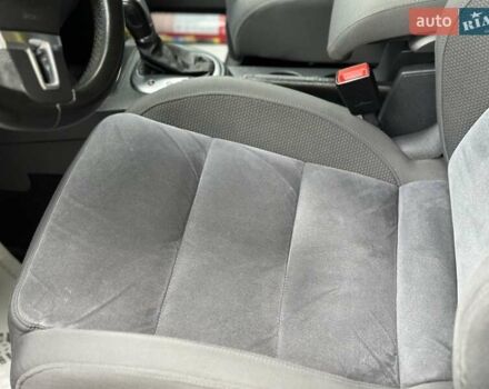 Черный Фольксваген Туран, объемом двигателя 2 л и пробегом 200 тыс. км за 11850 $, фото 48 на Automoto.ua