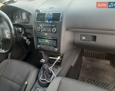 Черный Фольксваген Туран, объемом двигателя 1.6 л и пробегом 222 тыс. км за 9500 $, фото 8 на Automoto.ua