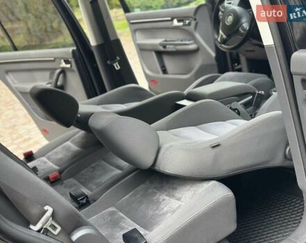 Черный Фольксваген Туран, объемом двигателя 2 л и пробегом 200 тыс. км за 11850 $, фото 15 на Automoto.ua