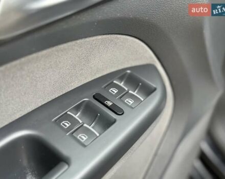 Чорний Фольксваген Туран, об'ємом двигуна 2 л та пробігом 200 тис. км за 11750 $, фото 86 на Automoto.ua