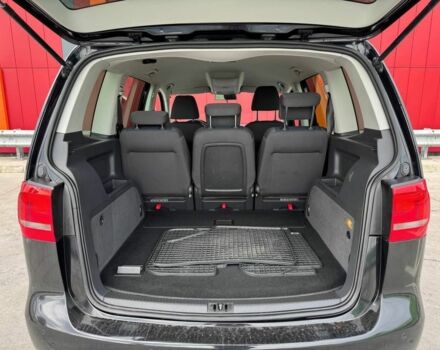 Черный Фольксваген Туран, объемом двигателя 1 л и пробегом 224 тыс. км за 9100 $, фото 1 на Automoto.ua