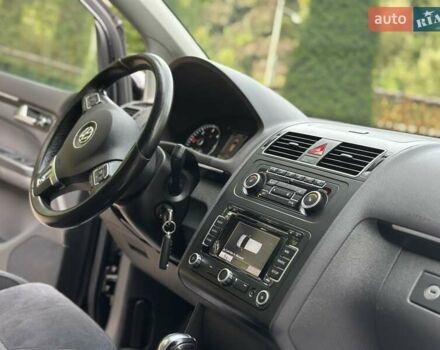 Черный Фольксваген Туран, объемом двигателя 2 л и пробегом 200 тыс. км за 11777 $, фото 64 на Automoto.ua