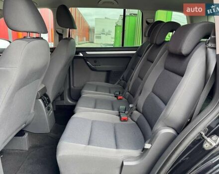 Черный Фольксваген Туран, объемом двигателя 1.39 л и пробегом 226 тыс. км за 9100 $, фото 3 на Automoto.ua