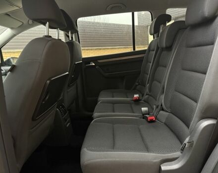 Черный Фольксваген Туран, объемом двигателя 1.6 л и пробегом 218 тыс. км за 9950 $, фото 18 на Automoto.ua