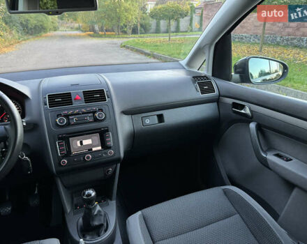 Черный Фольксваген Туран, объемом двигателя 1.6 л и пробегом 162 тыс. км за 11850 $, фото 34 на Automoto.ua