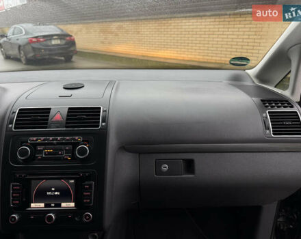 Чорний Фольксваген Туран, об'ємом двигуна 1.6 л та пробігом 218 тис. км за 10650 $, фото 27 на Automoto.ua