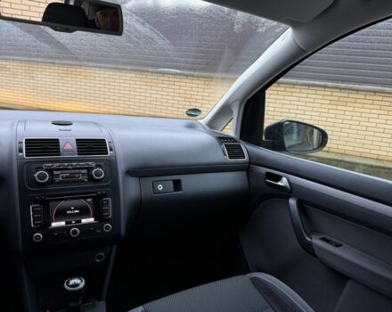 Черный Фольксваген Туран, объемом двигателя 1.6 л и пробегом 218 тыс. км за 9950 $, фото 17 на Automoto.ua