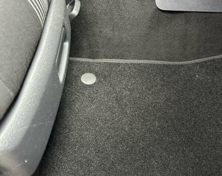 Чорний Фольксваген Туран, об'ємом двигуна 2 л та пробігом 262 тис. км за 12250 $, фото 81 на Automoto.ua