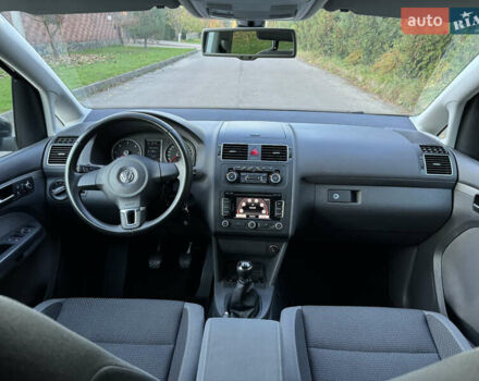 Черный Фольксваген Туран, объемом двигателя 1.6 л и пробегом 162 тыс. км за 11650 $, фото 30 на Automoto.ua