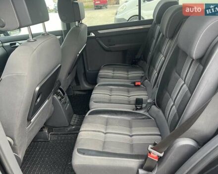 Черный Фольксваген Туран, объемом двигателя 1.97 л и пробегом 213 тыс. км за 11600 $, фото 11 на Automoto.ua