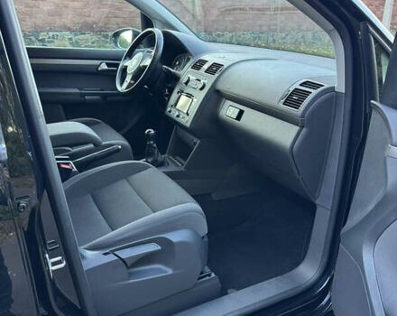 Черный Фольксваген Туран, объемом двигателя 1.6 л и пробегом 162 тыс. км за 11850 $, фото 61 на Automoto.ua