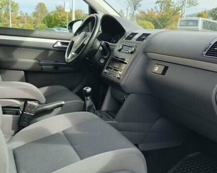 Черный Фольксваген Туран, объемом двигателя 1.97 л и пробегом 101 тыс. км за 12500 $, фото 5 на Automoto.ua