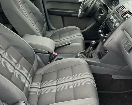 Чорний Фольксваген Туран, об'ємом двигуна 2 л та пробігом 262 тис. км за 12250 $, фото 67 на Automoto.ua