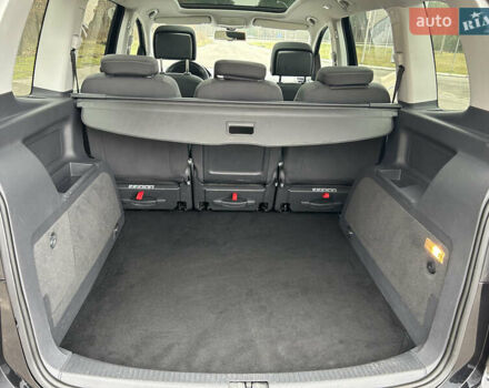 Чорний Фольксваген Туран, об'ємом двигуна 2 л та пробігом 262 тис. км за 12250 $, фото 44 на Automoto.ua