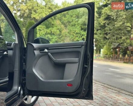 Черный Фольксваген Туран, объемом двигателя 2 л и пробегом 200 тыс. км за 11850 $, фото 30 на Automoto.ua