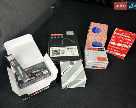 Чорний Фольксваген Туран, об'ємом двигуна 2 л та пробігом 262 тис. км за 12250 $, фото 40 на Automoto.ua